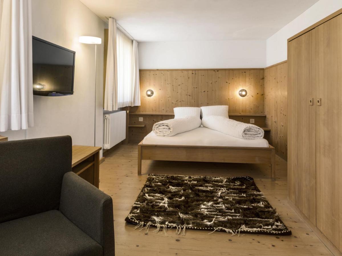 Hotel Alpina Vals Bagian luar foto