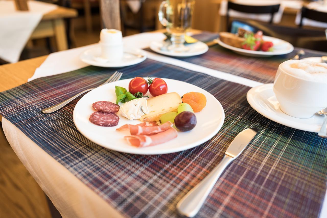 Hotel Alpina Vals Bagian luar foto