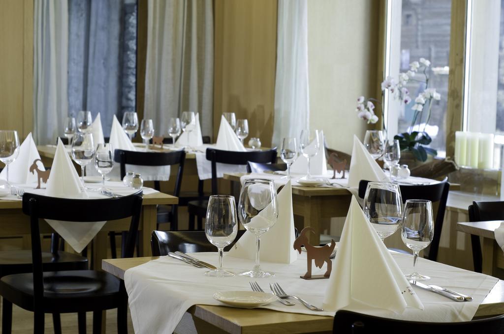 Hotel Alpina Vals Bagian luar foto
